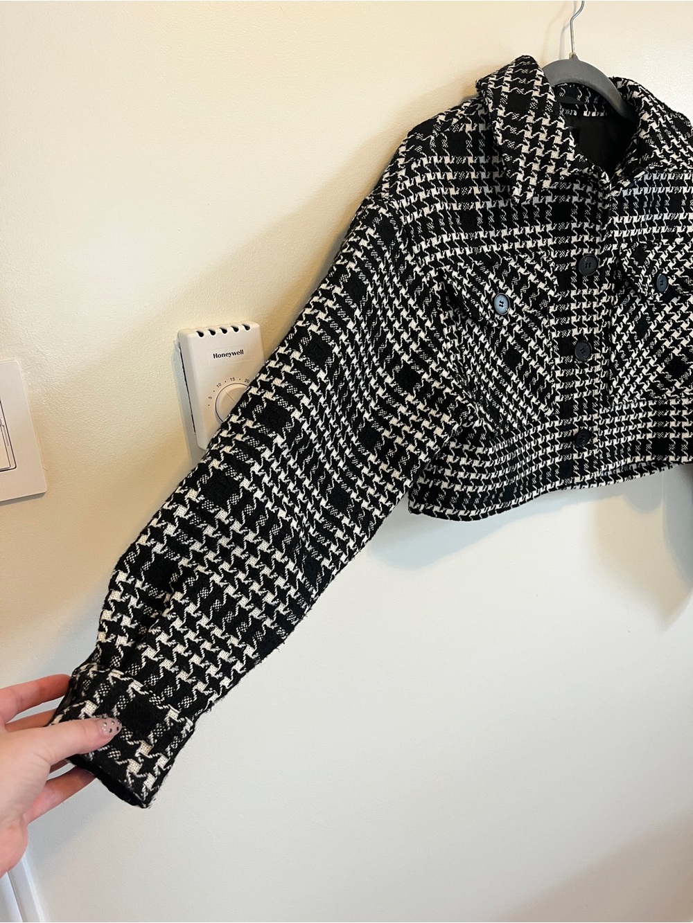 Dynamite Cropped Jacket - Picture 2 of 4